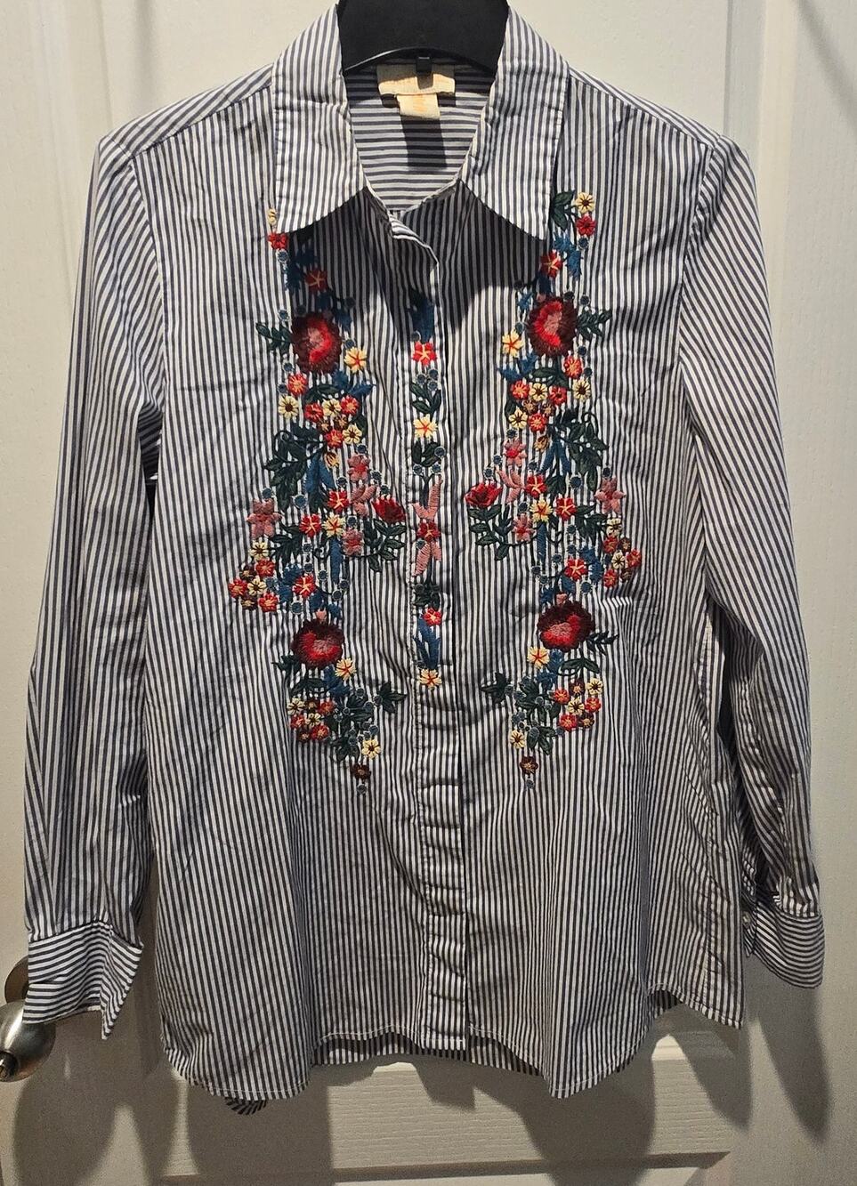 Lucy & Laurel button up floral embroidered sz M Johnny Was inspired